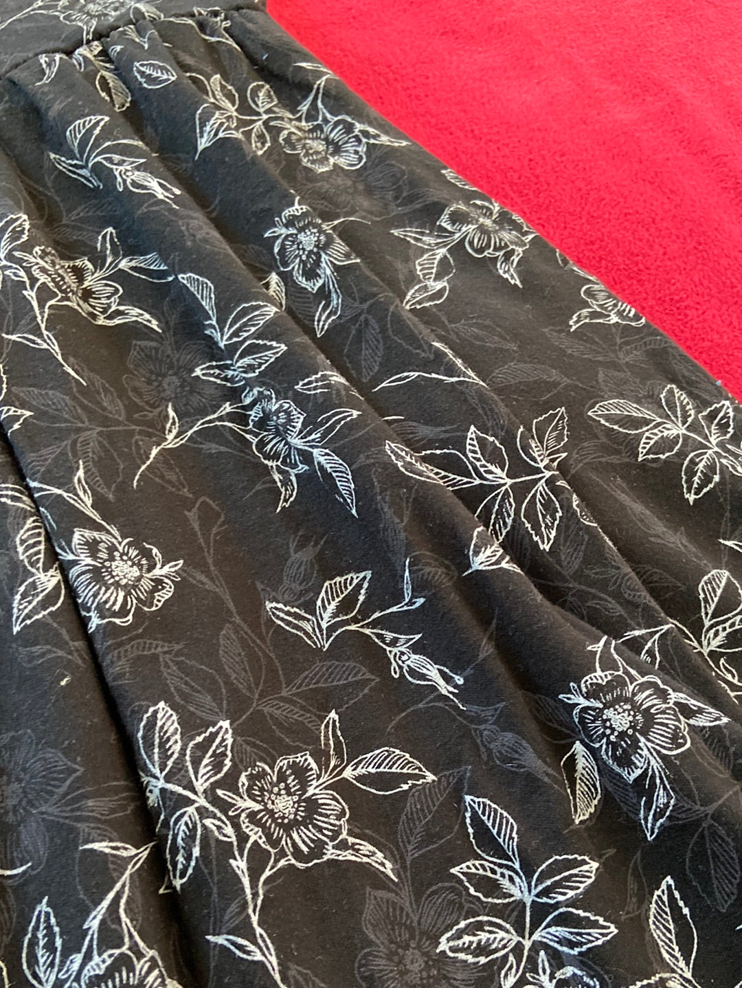 BLACK FLORAL Trixie and Lulu Dress Size M