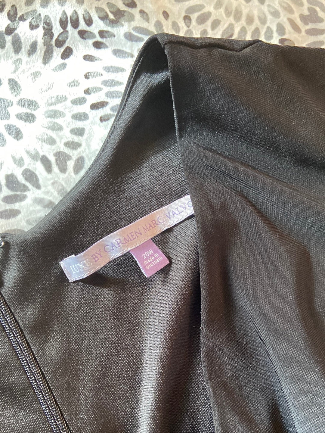 LUXE by Carmen Marc Valvo Size 20